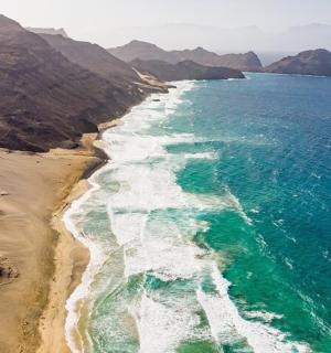 海滩和海洋的鸟瞰图