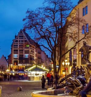 a statue in the middle of a city street at night