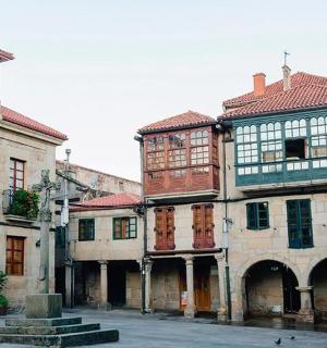 城市中的一组古老建筑