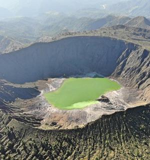 山中的一座岛屿