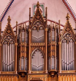 教堂里的大型管风琴