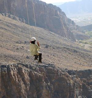 站在山顶上的男人