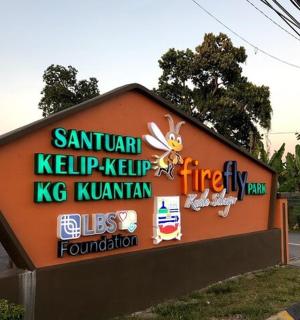 街边一家韩国餐馆的招牌