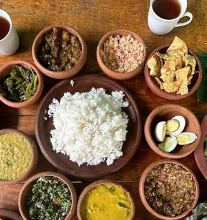 a table topped with bowls of different types of food