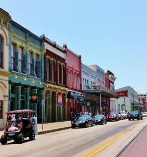 停满汽车的城市街道