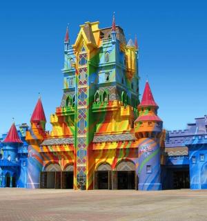 迪士尼城堡建筑色彩缤纷