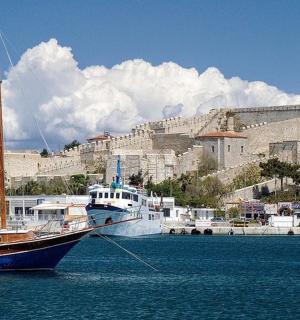a boat is docked in the water near a city