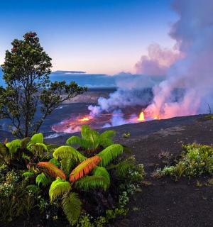 山上火光四起,烟雾缭绕
