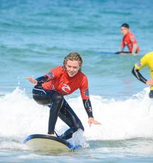 a man riding a wave on a surfboard in the ocean