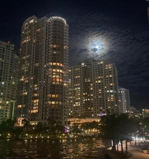 90 Minute Evening Sightseeing Cruise on BIscayne Bay Miami