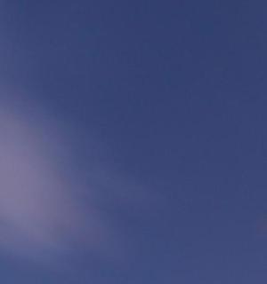 桌子和盘子的特写