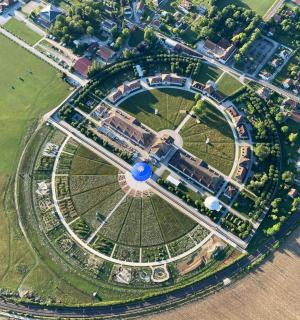 公园里摩天轮的俯视图