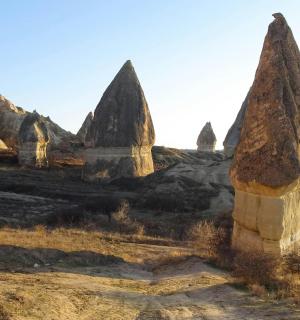 田野中的一组巨石阵