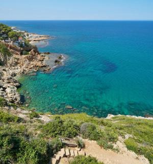 从悬崖上俯瞰大海