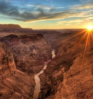 日落时大峡谷的景色