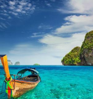 a boat sitting in the water near a island