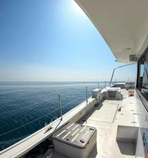 从甲板上看到的海景