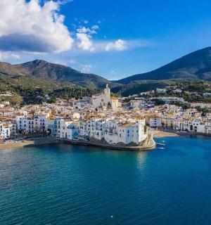 水边小镇的鸟瞰图