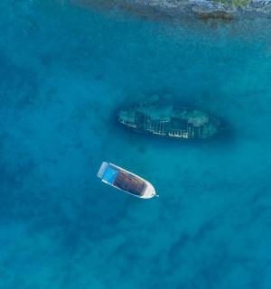 水中船只的鸟瞰图