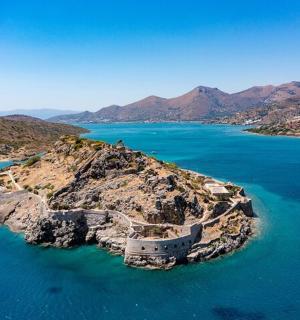 水域中央的岛屿