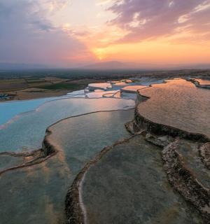 letecký pohled na řeku při západu slunce