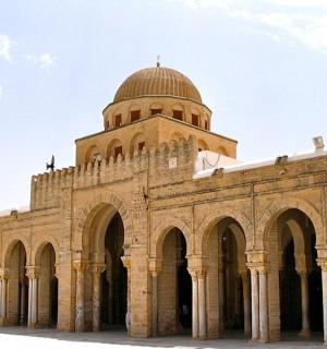 顶部有圆顶的建筑物