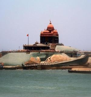 位于恒河岸边、靠近大海的阿克里特克里特寺庙