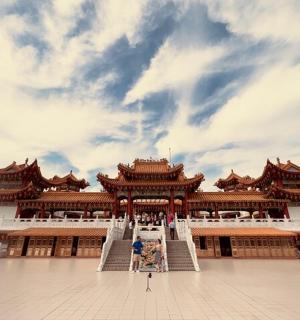 以天空为背景的大楼