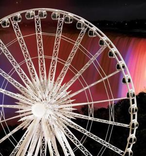 彩虹前的摩天轮