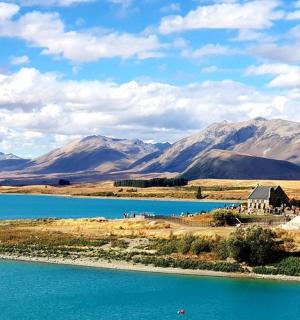 湖心岛上的房子