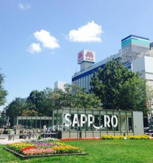 公园里一些建筑物前的标志