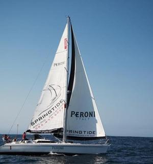 海上的一艘帆船