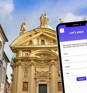 un teléfono celular frente a un edificio