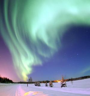 obrázek polární záře tančící na obloze