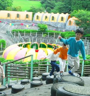 a group of children playing in a water park