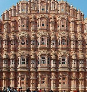 a large building with a lot of windows