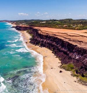 海边沙滩的鸟瞰图