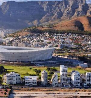 山前足球场的鸟瞰图