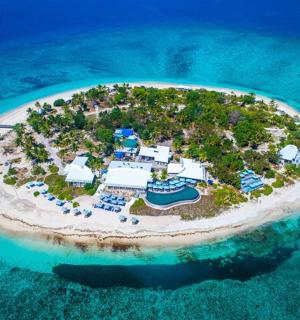 一座建有度假村的海洋岛屿