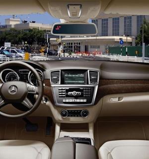 奔驰汽车驾驶舱一览