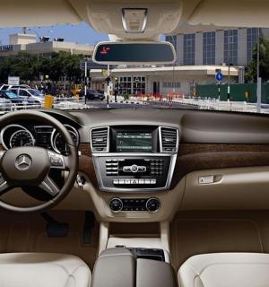 奔驰汽车驾驶舱一览