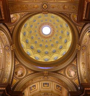 an ornate ceiling with a dome in a building