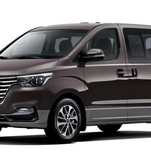 一辆灰色货车停在白色背景上