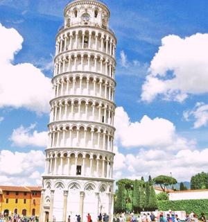比萨斜塔的照片