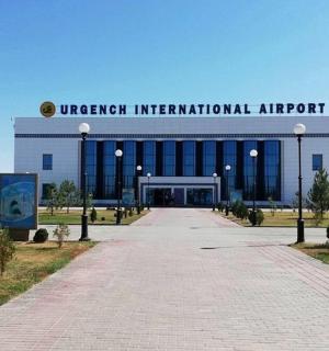 带有机场标志的建筑物