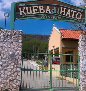 kuchenato 骨酒吧的标志