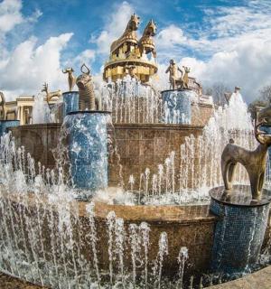 a water fountain in front of a building