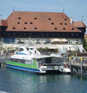 a boat docked at a pier in front of a building
