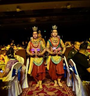 two people are standing in front of a crowd