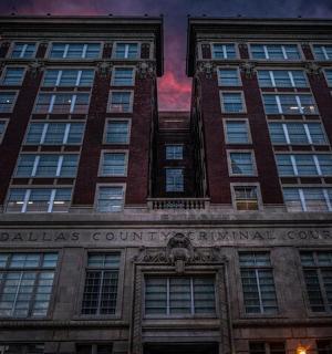 un edifici alt amb les paraules tribunal de llast tribunal d'apel·lació